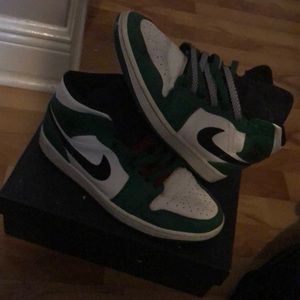 Air Jordan 1’s Varsity Green/White